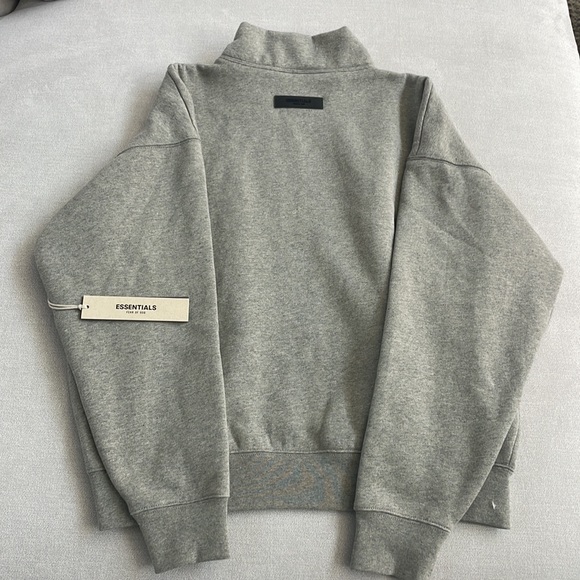 FEAR OF GOD ESSENTIALS SWEATSHIRT (UNISEX) - Picture 2 of 7